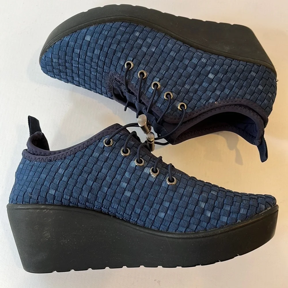 Steve Madden women’s shoes navy blue textured fabric platform wedge size 7.5